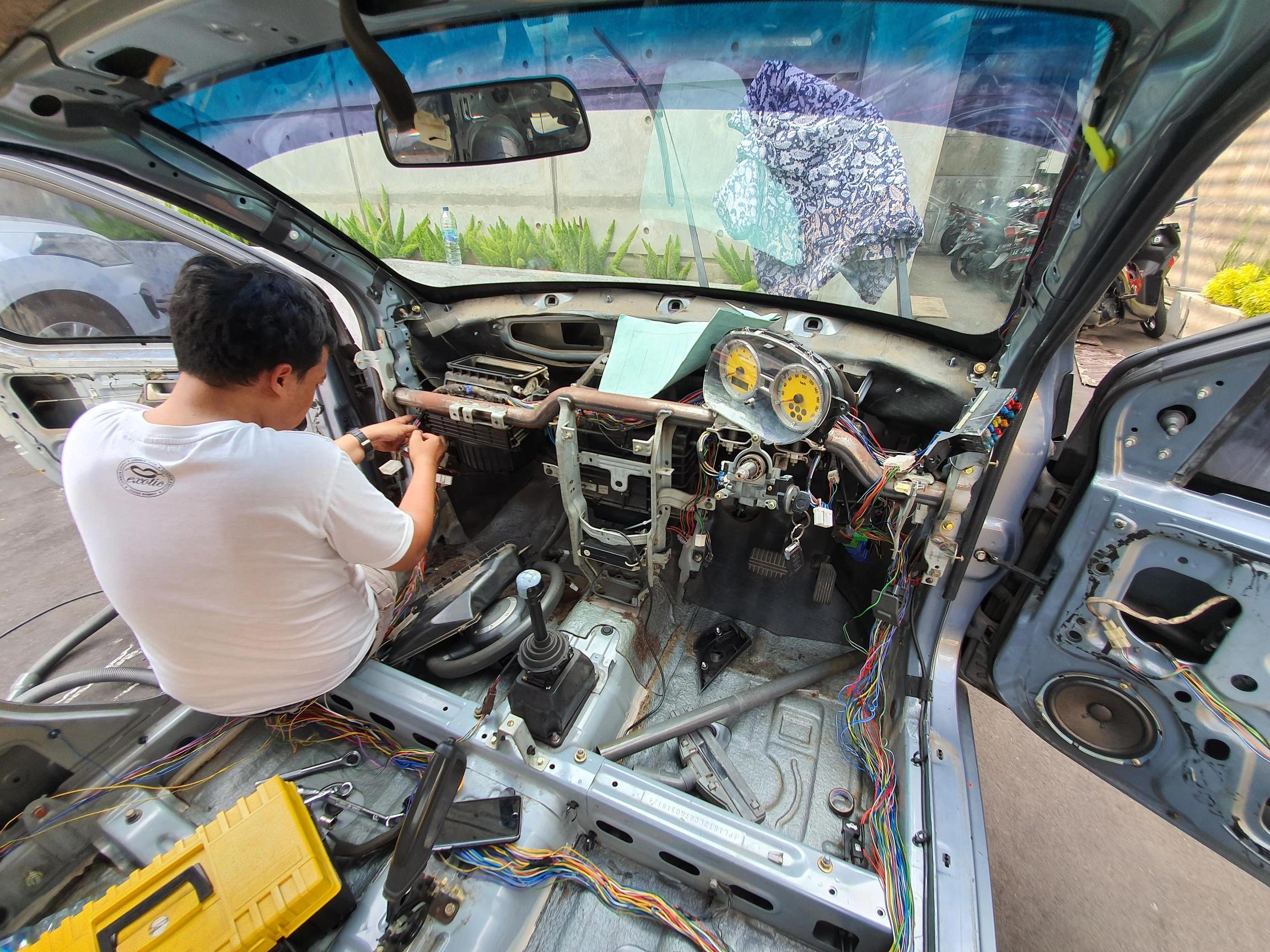 Fixing car dashboard